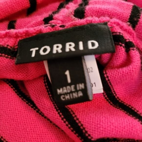 Torrid cardigan knit sweater size 1 1X black pink soft rockabilly ruffle Trim - Picture 6 of 7